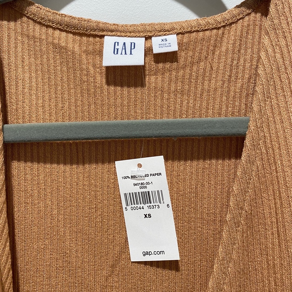 SOFTSPUN FITTED WRAP TOP - GAP - Picture 6 of 6